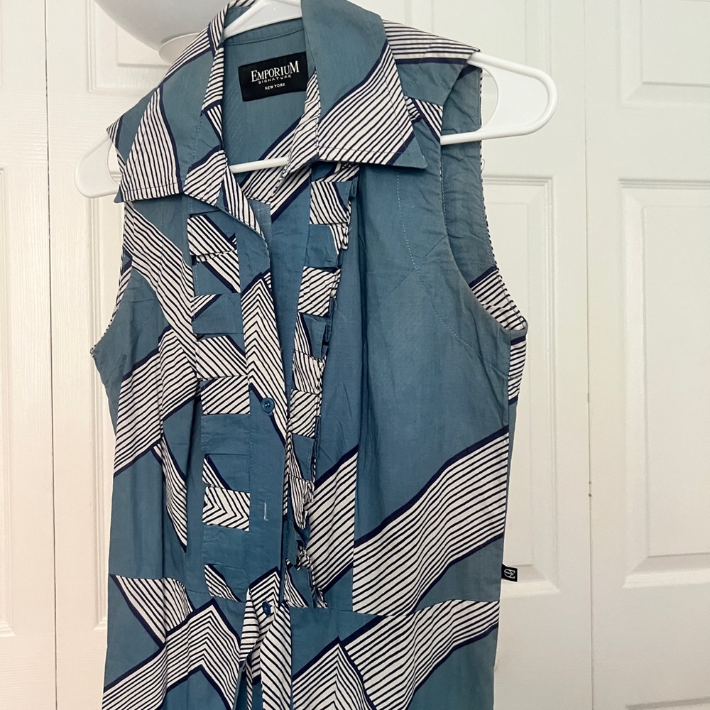 The blue dress is very elegant and has good fabric elegant size S